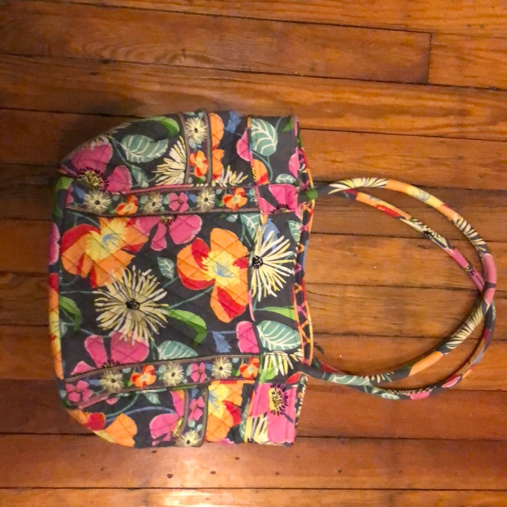 Vera Bradley jazzy blooms tote.